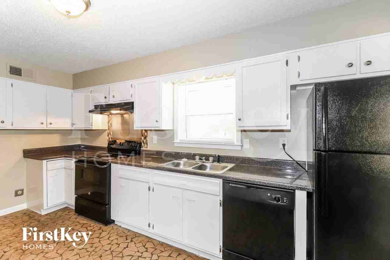 3500 Marietta Blvd - Photo 6 of 15