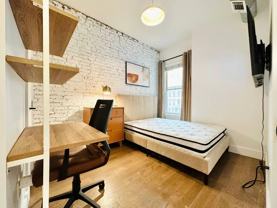 Private Bedroom in 4 Bedroom/2 Bathroom Home - Photo 1 of 1