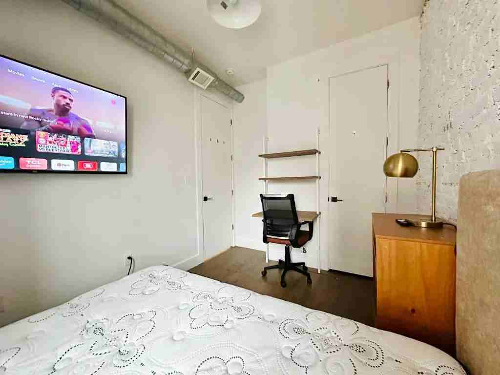 Private Bedroom in 4 Bedroom/2 Bathroom Home - Photo 3 of 15