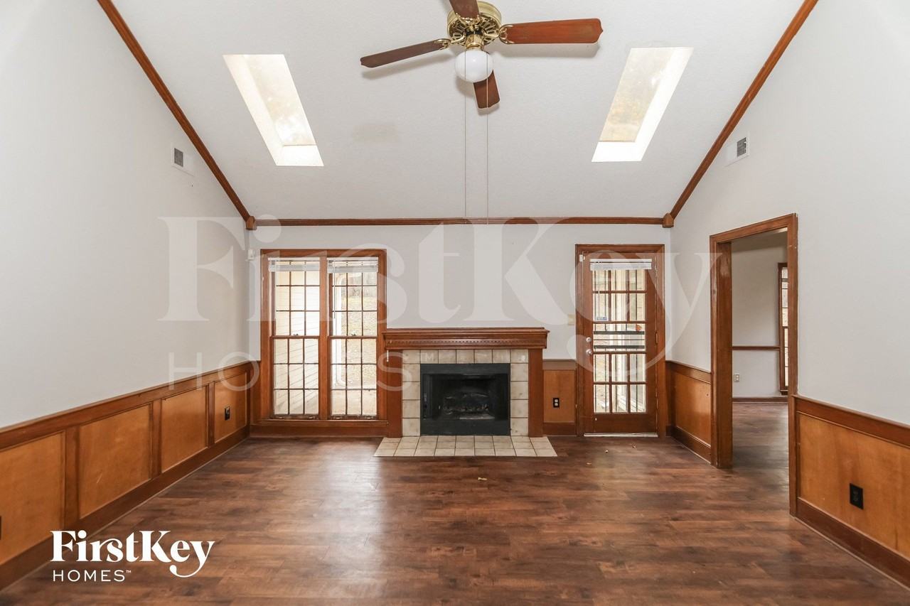 3083 Dumbeath Rd - Photo 3 of 15