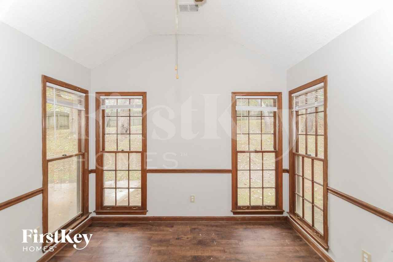 3083 Dumbeath Rd - Photo 4 of 15