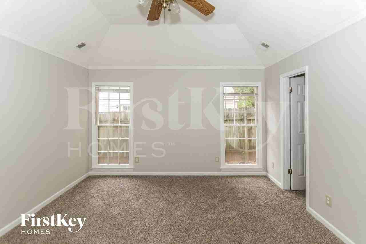 3083 Dumbeath Rd - Photo 7 of 15