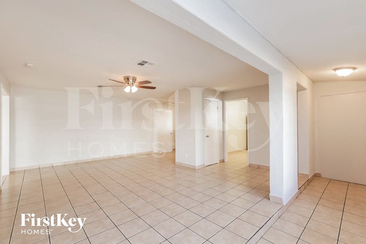 3021 W Camelback Rd - Photo 2 of 14