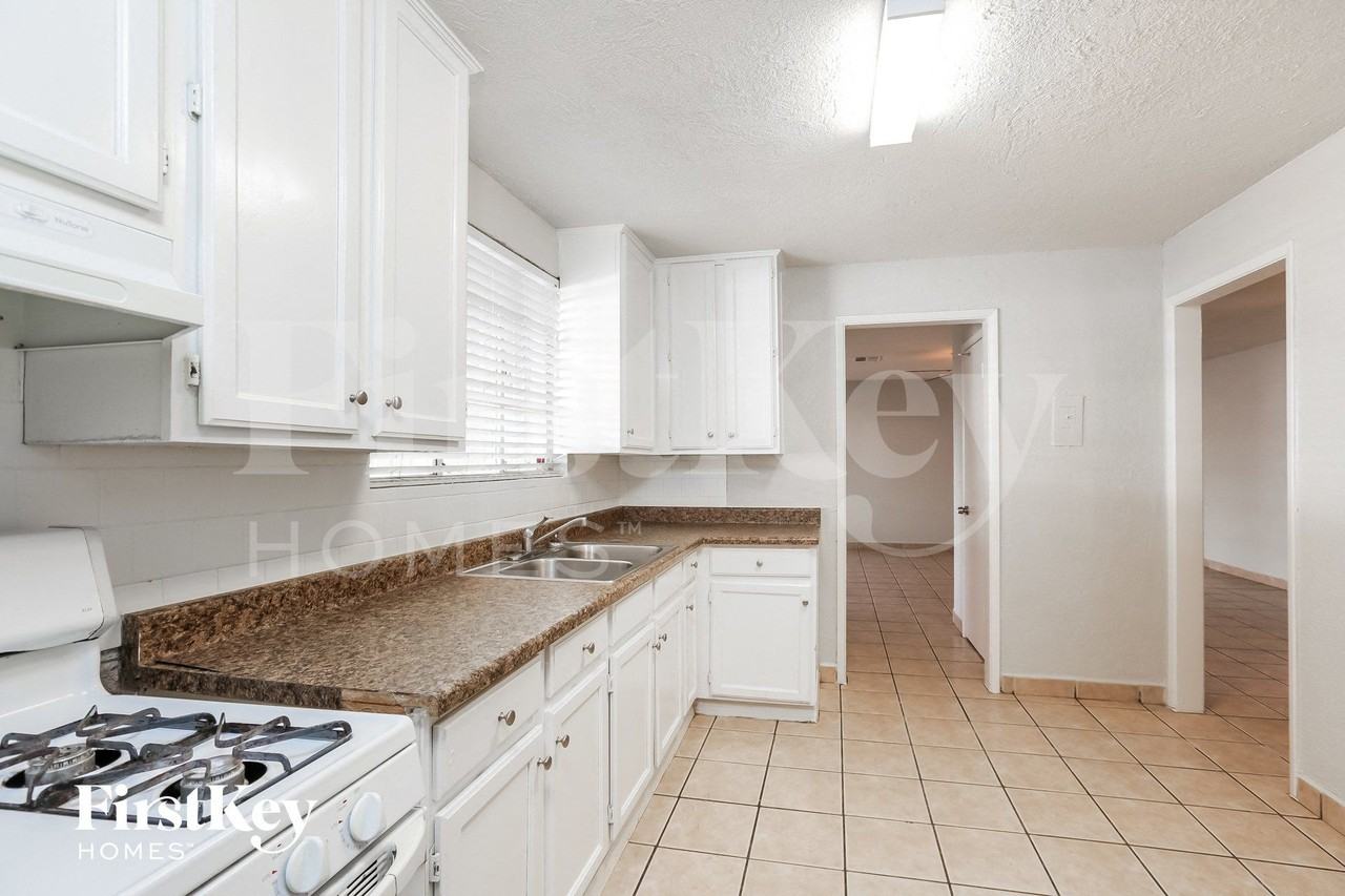 3021 W Camelback Rd - Photo 4 of 14