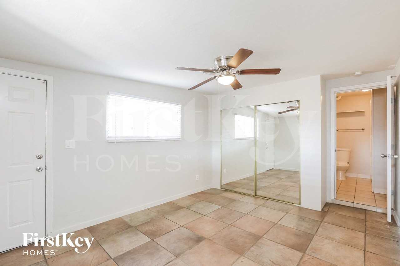 3021 W Camelback Rd - Photo 6 of 14