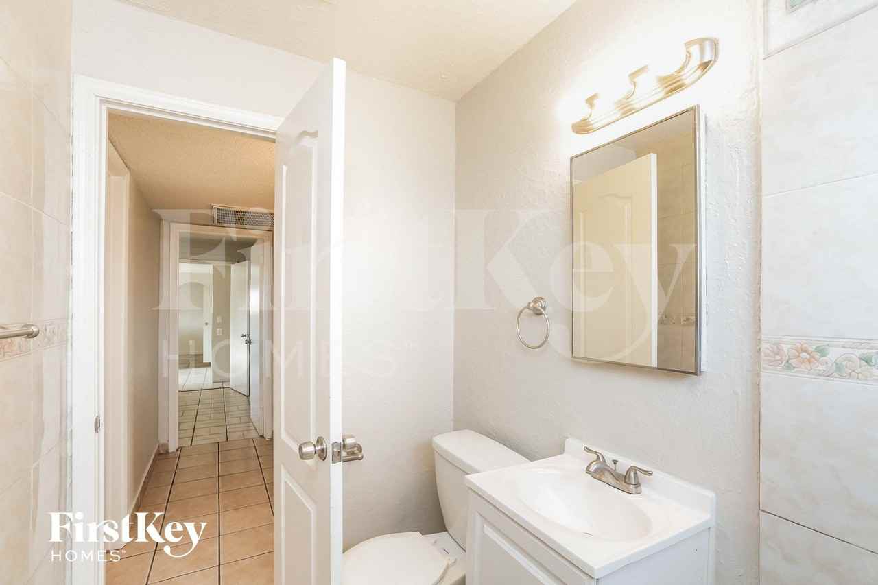 3021 W Camelback Rd - Photo 7 of 14