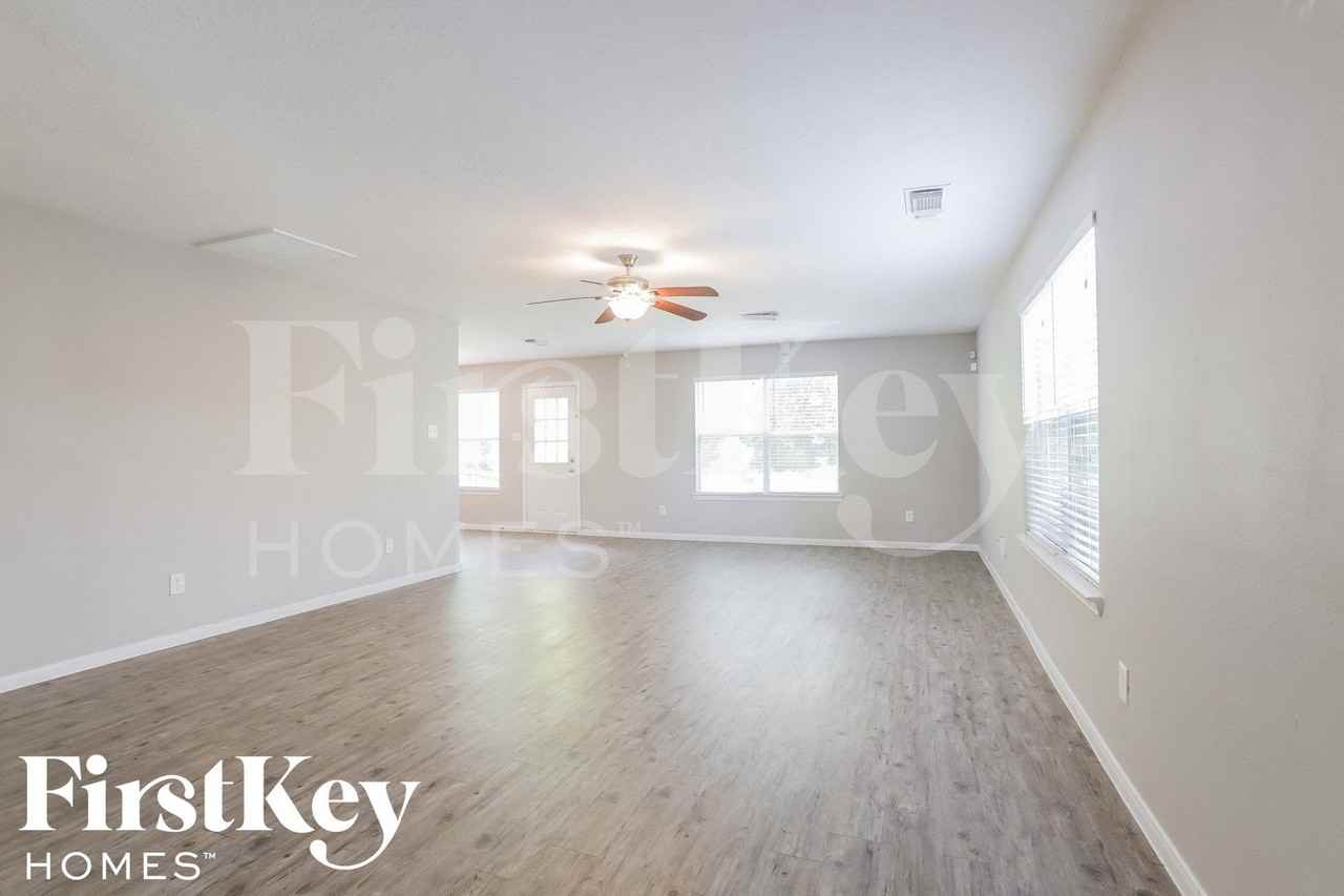 2911 Cypress Island Dr - Photo 4 of 15