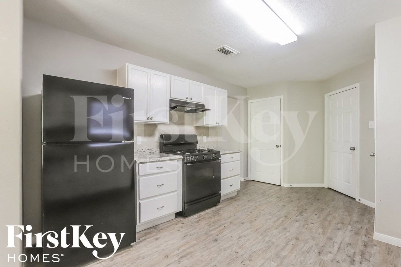 2911 Cypress Island Dr - Photo 6 of 15