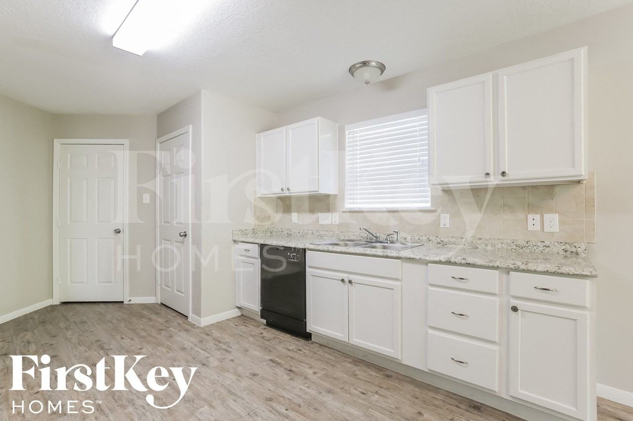 2911 Cypress Island Dr - Photo 7 of 15