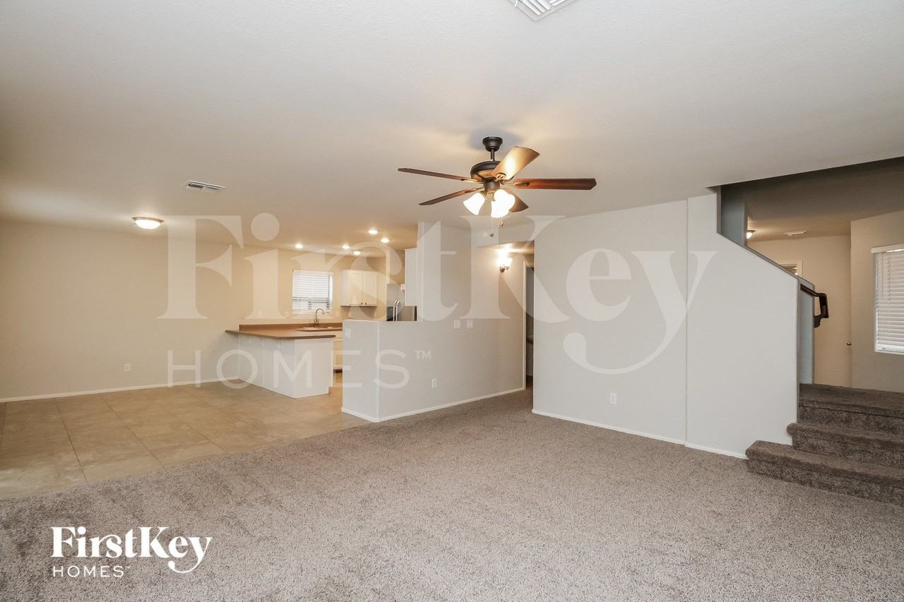 284 W Jersey Way - Photo 3 of 15