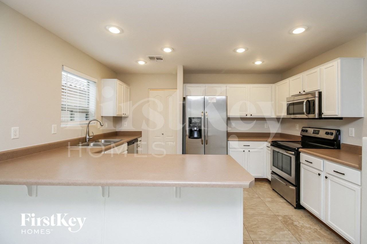 284 W Jersey Way - Photo 5 of 15