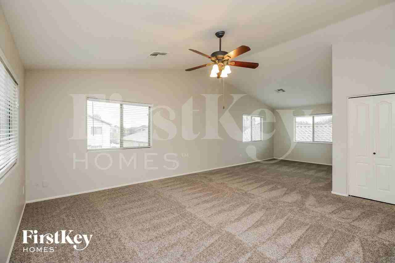 284 W Jersey Way - Photo 6 of 15