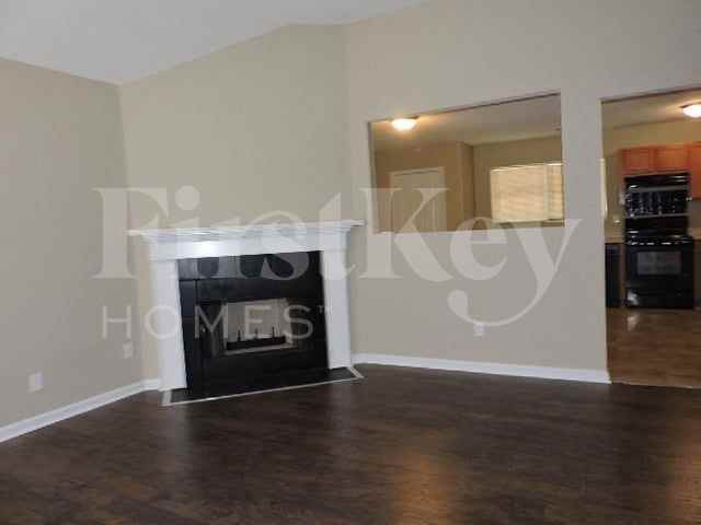 2631 Parkview Dr - Photo 3 of 13