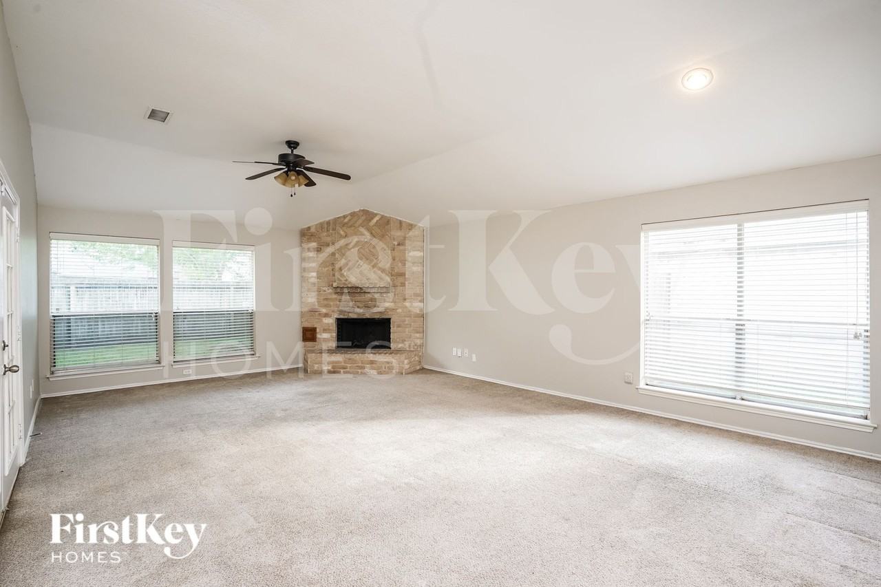 2338 Loyanne Dr - Photo 3 of 16