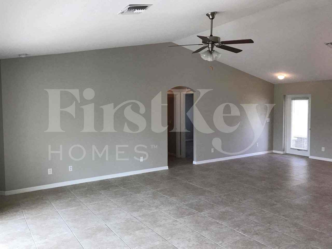 2325 Nw 34th Ave - Photo 4 of 27