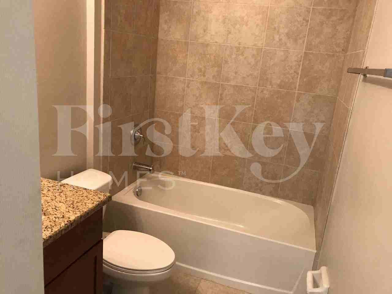 2325 Nw 34th Ave - Photo 7 of 27