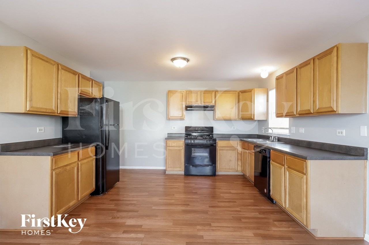 2325 N Salem Ln - Photo 5 of 15