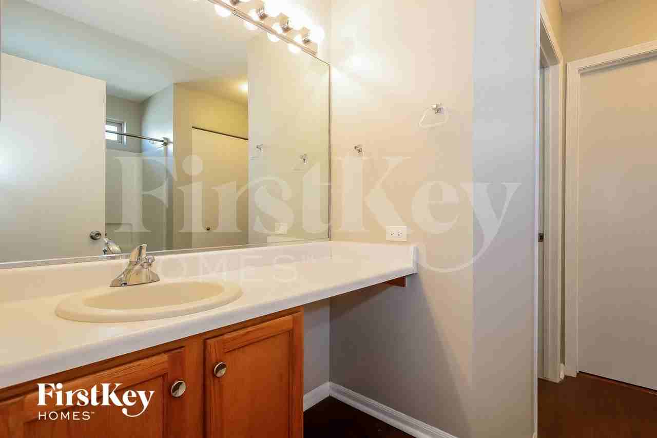 2325 N Salem Ln - Photo 7 of 15