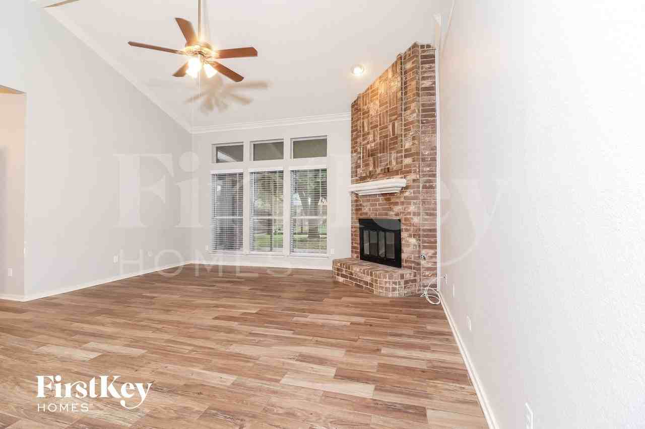 2210 Stillwater Dr - Photo 2 of 14