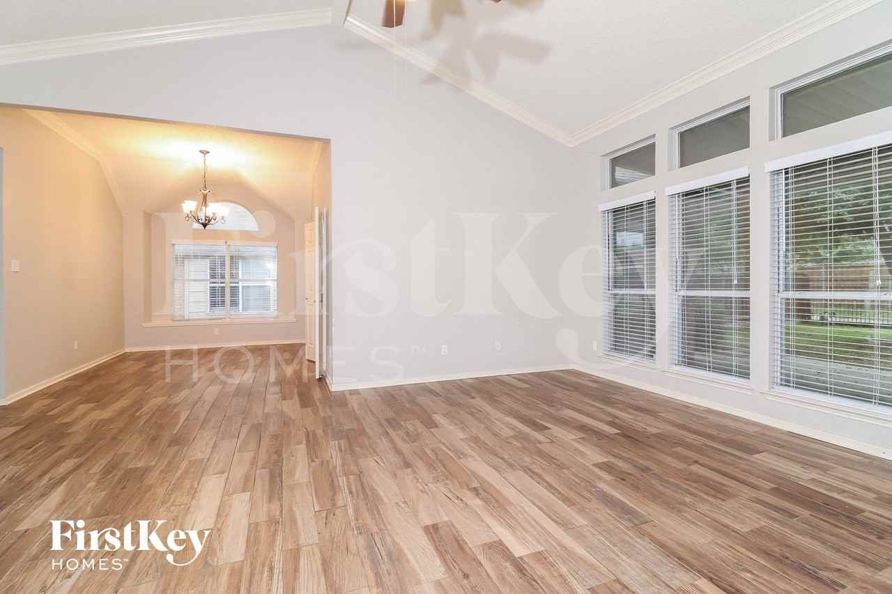 2210 Stillwater Dr - Photo 3 of 14