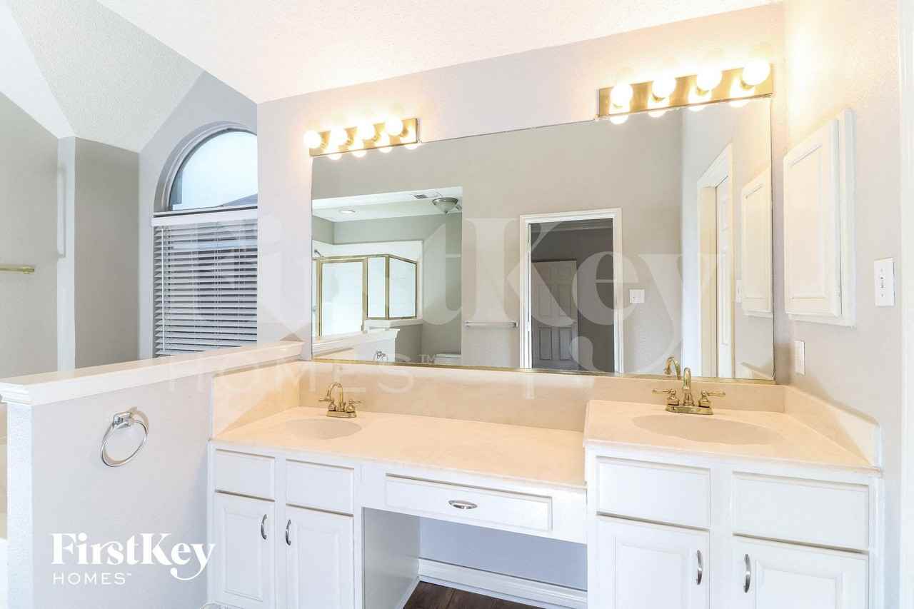 2210 Stillwater Dr - Photo 7 of 14