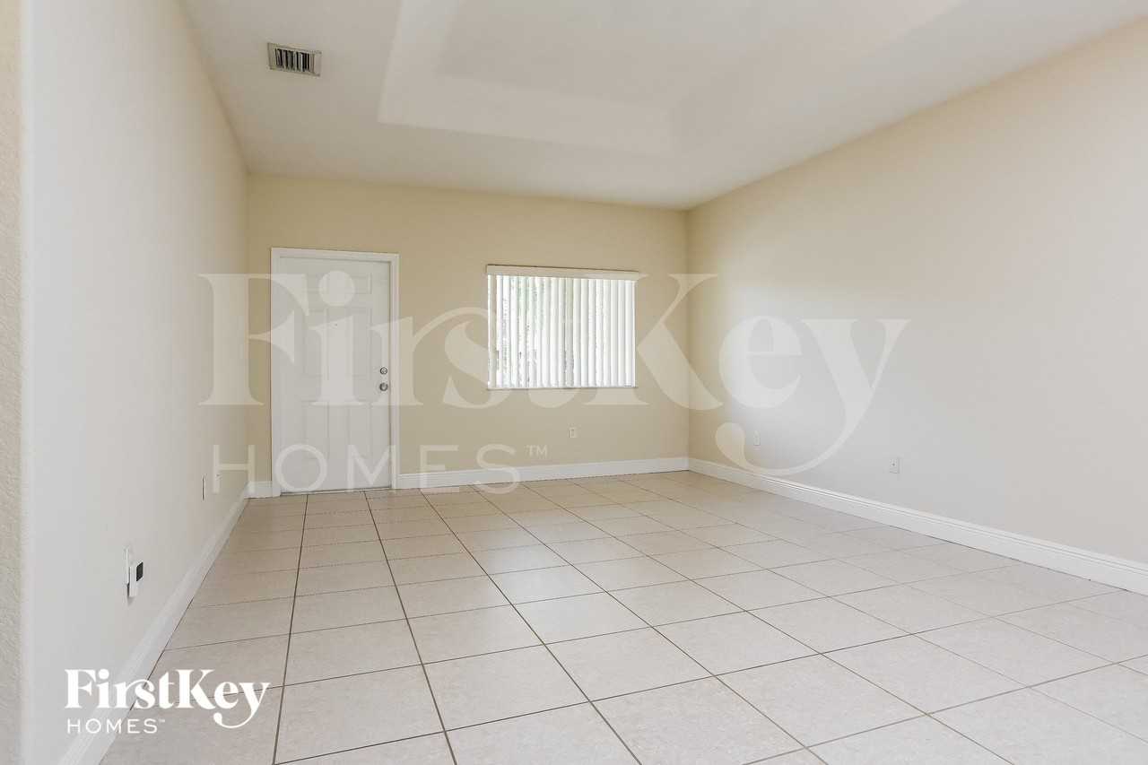 213 Swplace - Photo 4 of 15