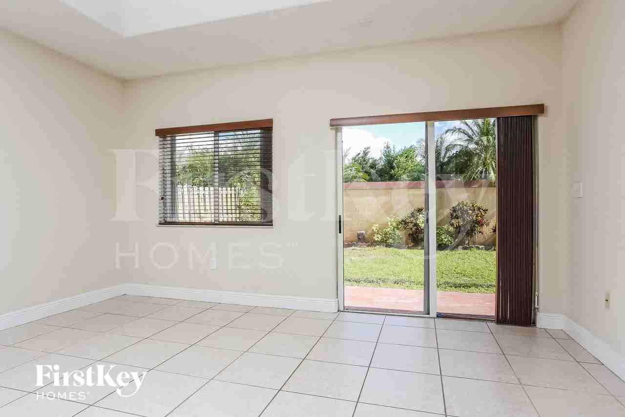 213 Swplace - Photo 5 of 15