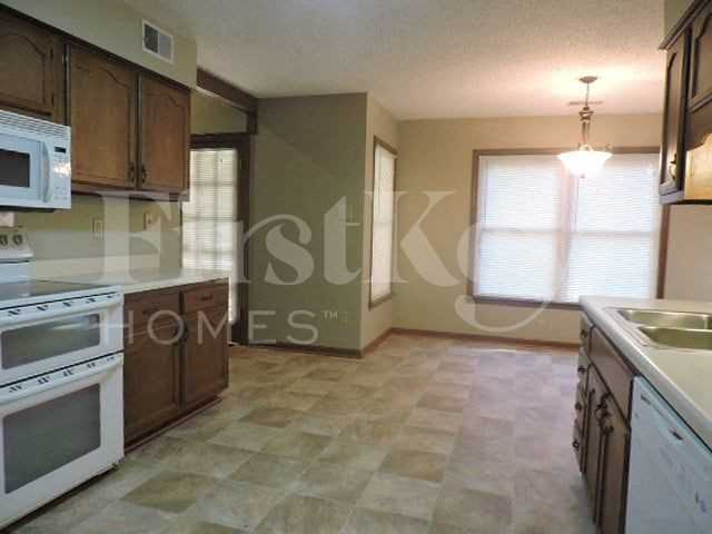 2056 Kingsrow Pkwy - Photo 4 of 20