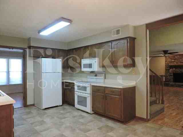 2056 Kingsrow Pkwy - Photo 5 of 20