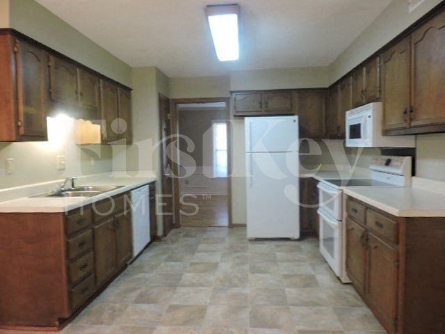 2056 Kingsrow Pkwy - Photo 6 of 20