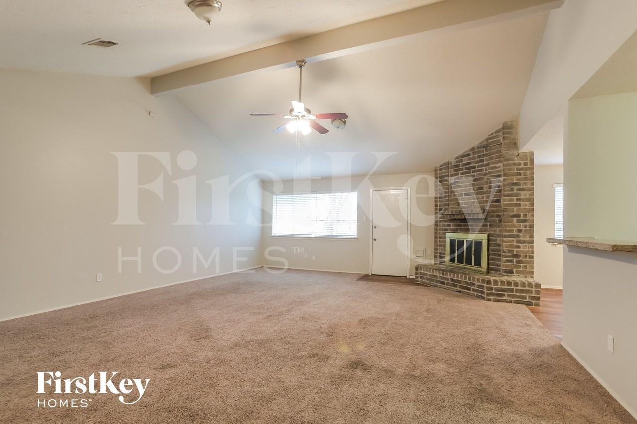 2026 Summer Place Dr - Photo 3 of 15