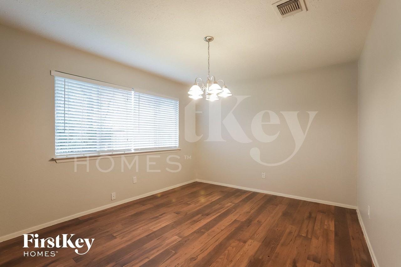 2026 Summer Place Dr - Photo 5 of 15