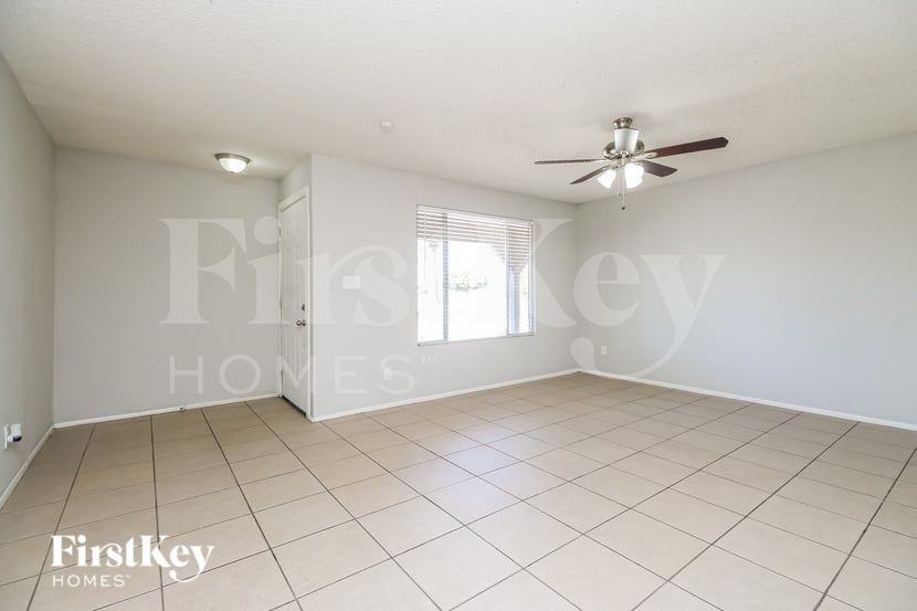 1918 E Watson Dr - Photo 2 of 16