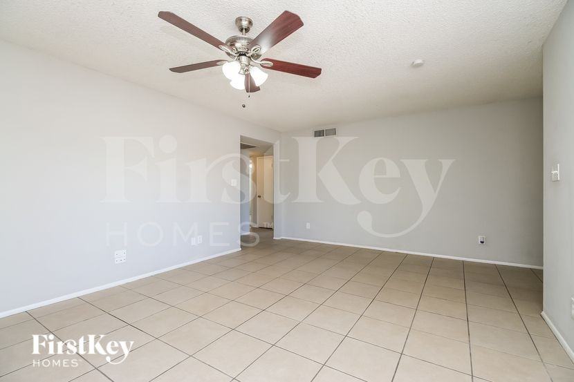 1918 E Watson Dr - Photo 3 of 16