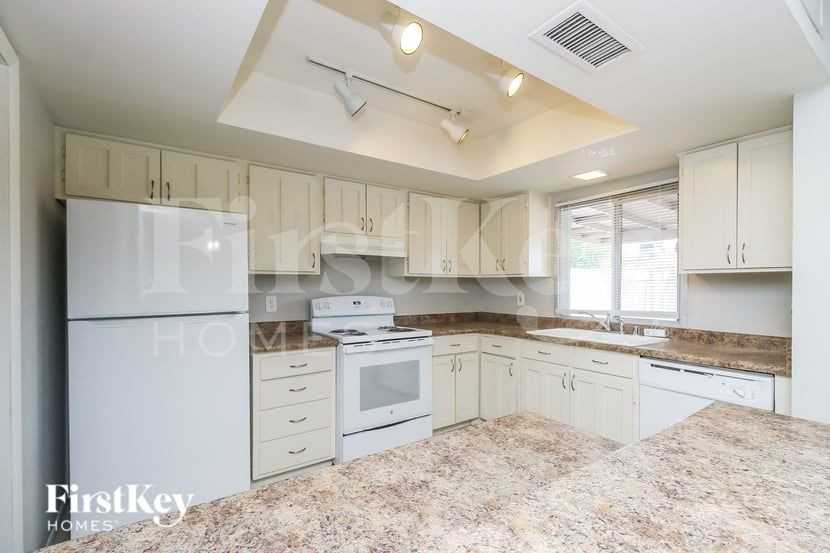 1918 E Watson Dr - Photo 6 of 16