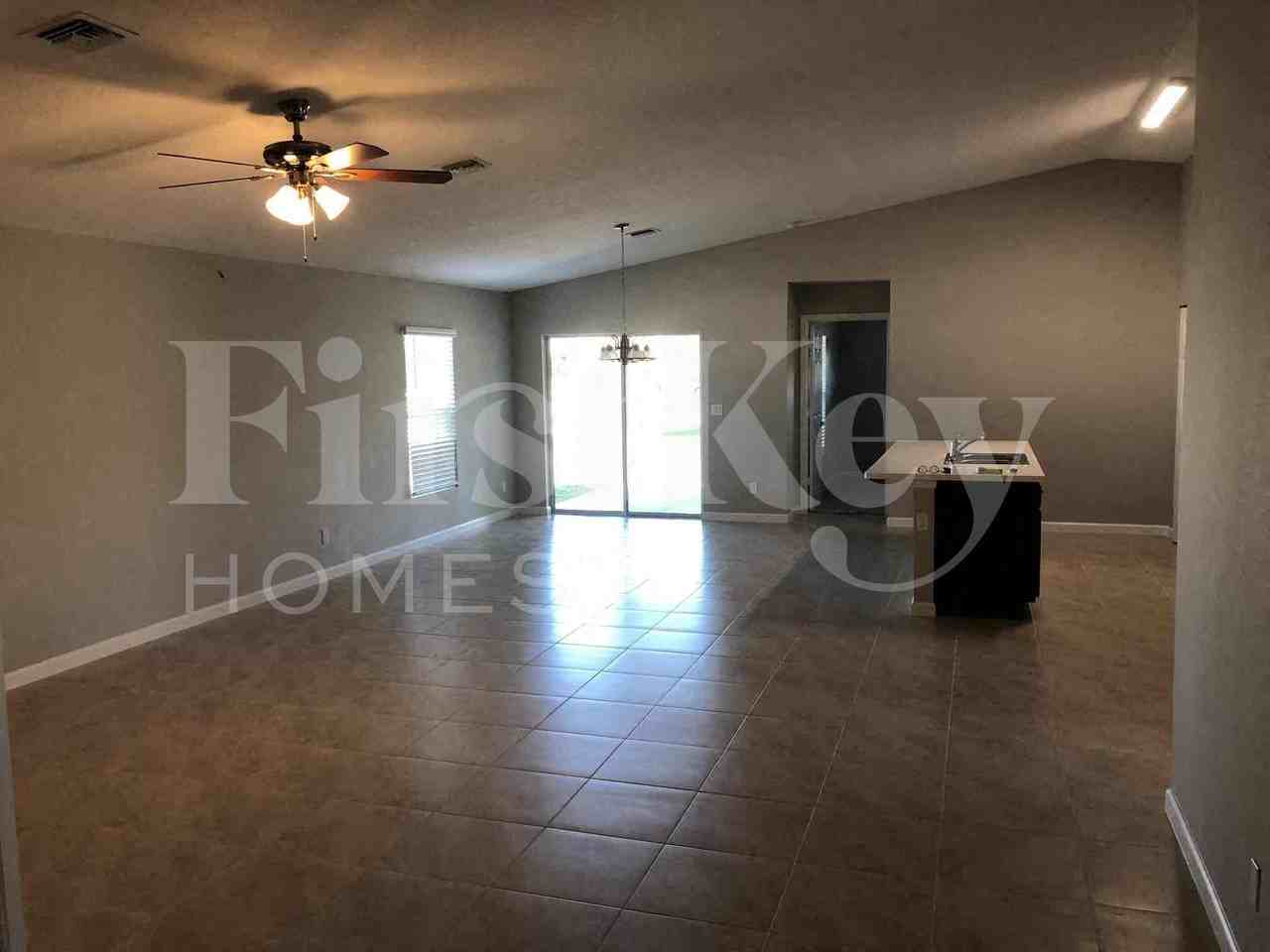 1773 Sw Cannon Ave - Photo 2 of 21