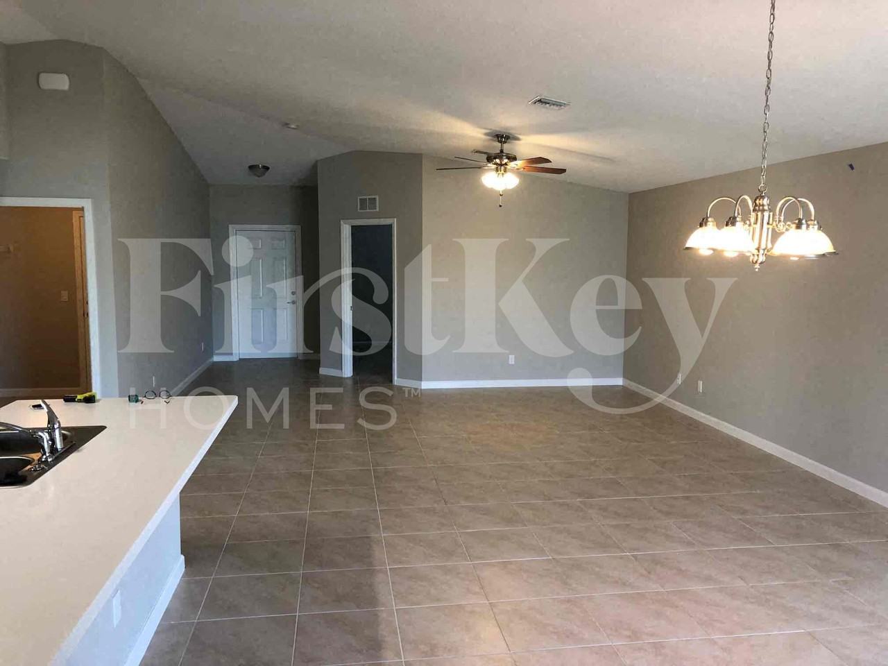 1773 Sw Cannon Ave - Photo 5 of 21