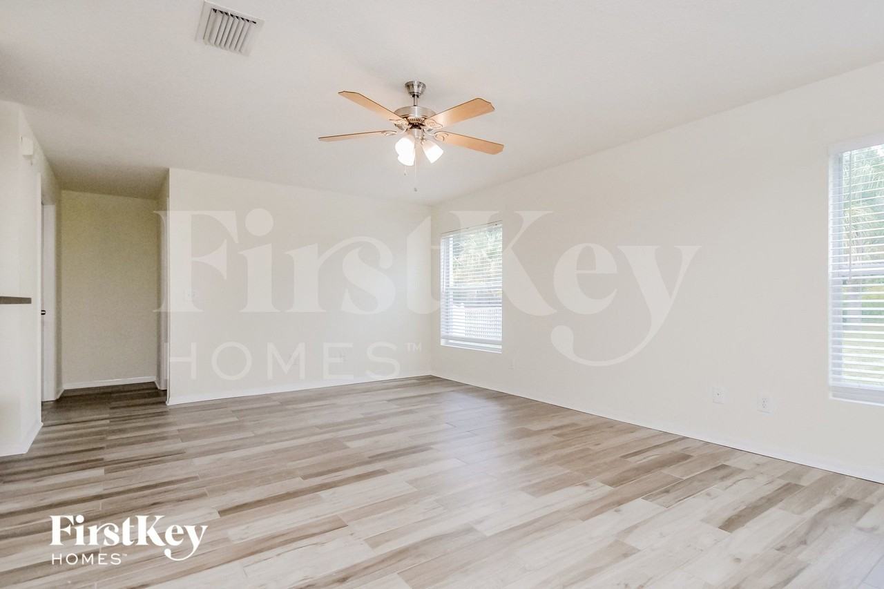 17006 Falconridge Rd - Photo 2 of 15