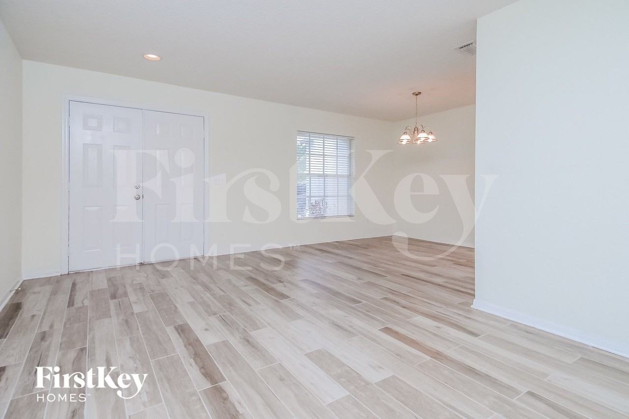 17006 Falconridge Rd - Photo 3 of 15