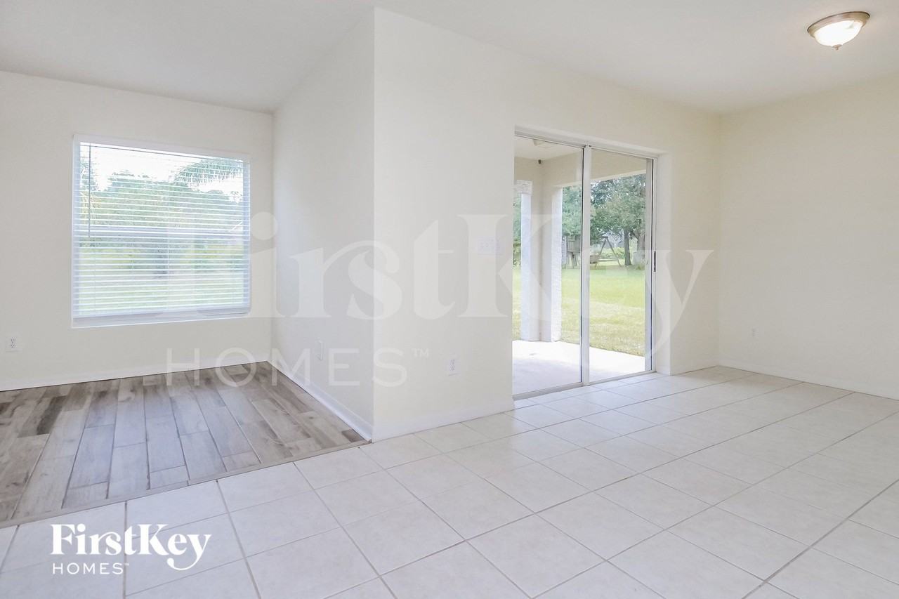 17006 Falconridge Rd - Photo 4 of 15