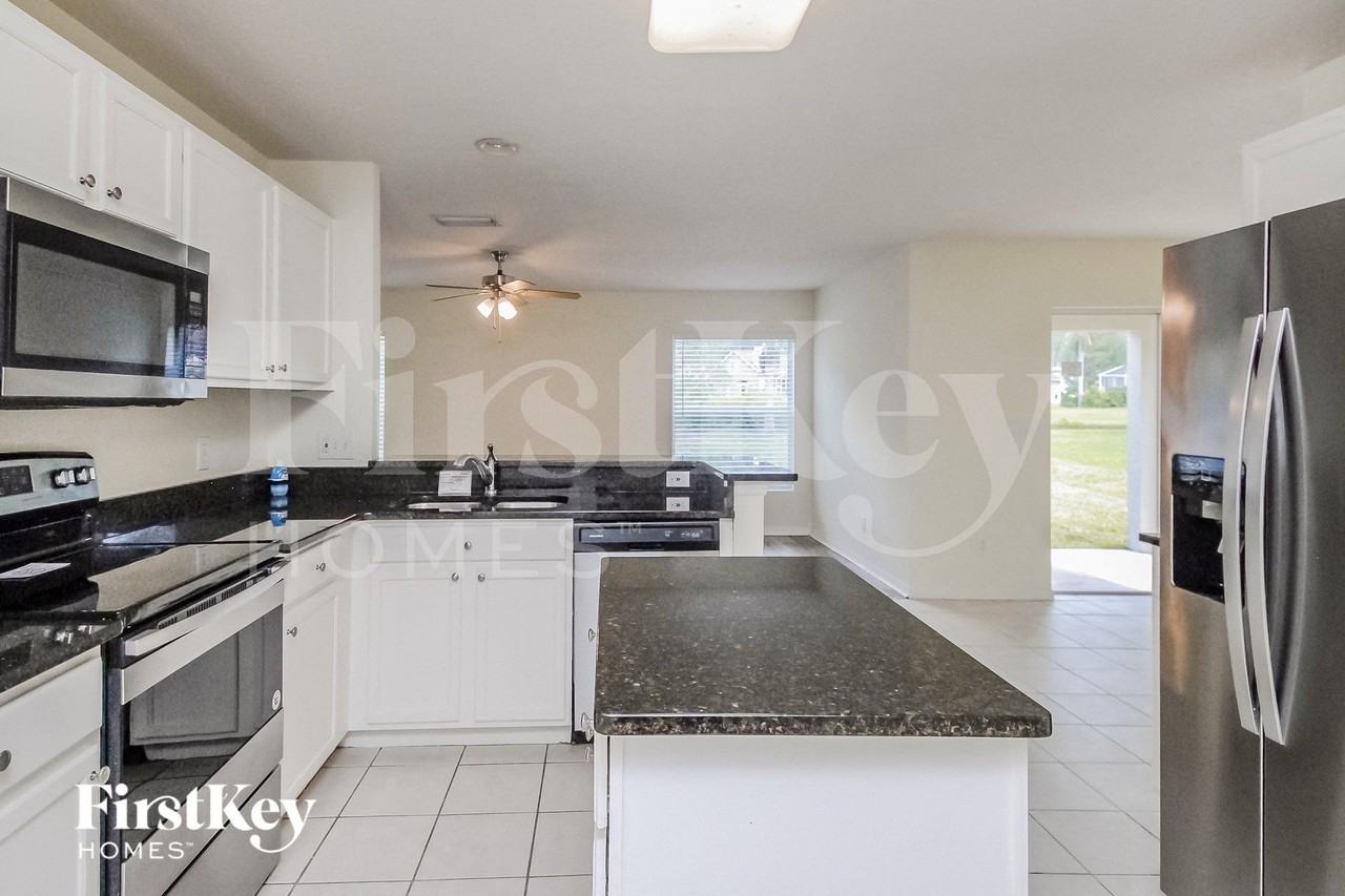 17006 Falconridge Rd - Photo 5 of 15