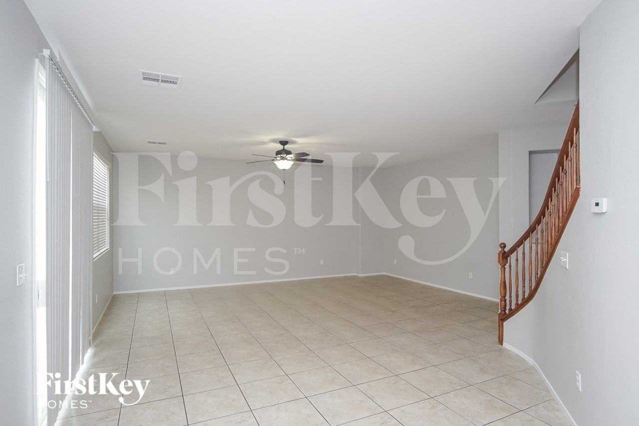 168 Rolling Cove Ave - Photo 4 of 15