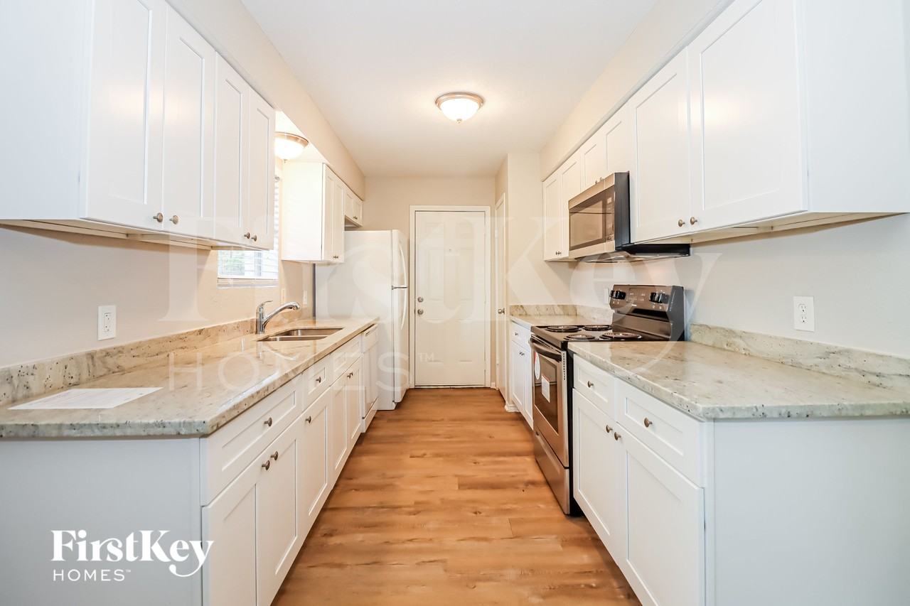 15818 Nutcracker Ct - Photo 4 of 15