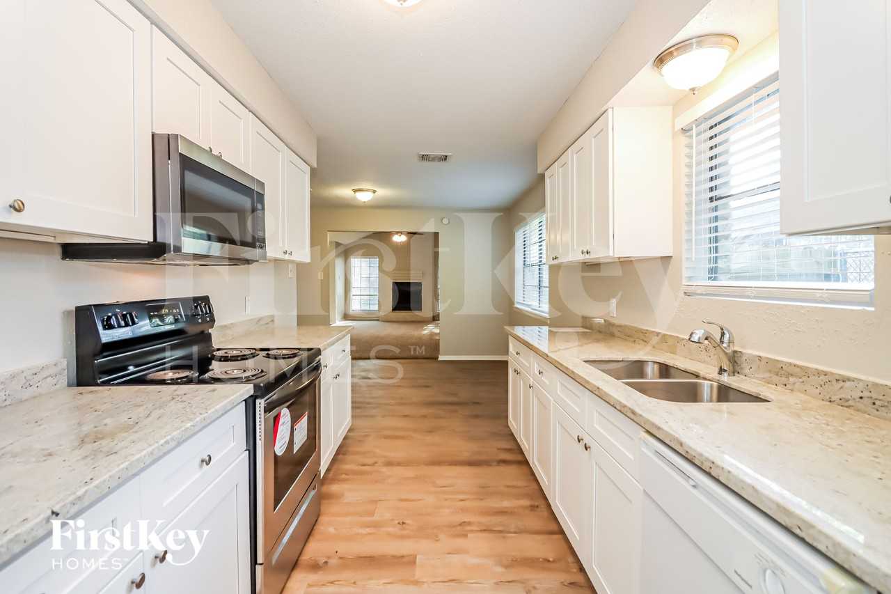 15818 Nutcracker Ct - Photo 5 of 15