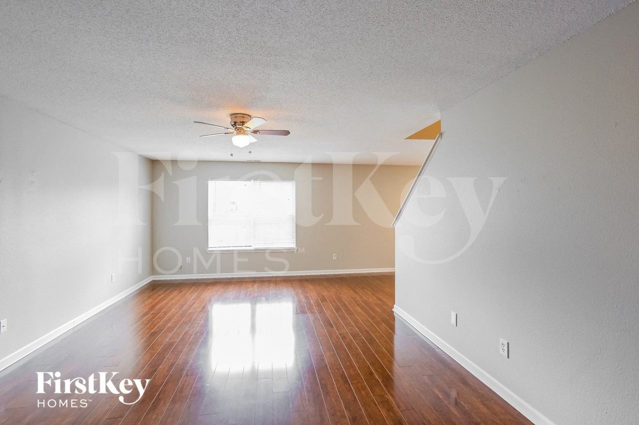 1353 Cypress Dr - Photo 3 of 15