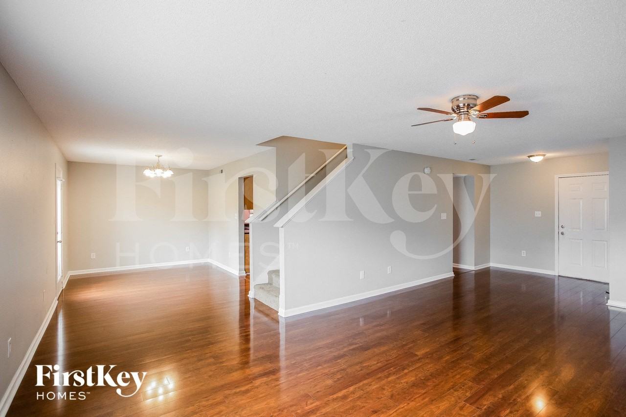 1353 Cypress Dr - Photo 4 of 15