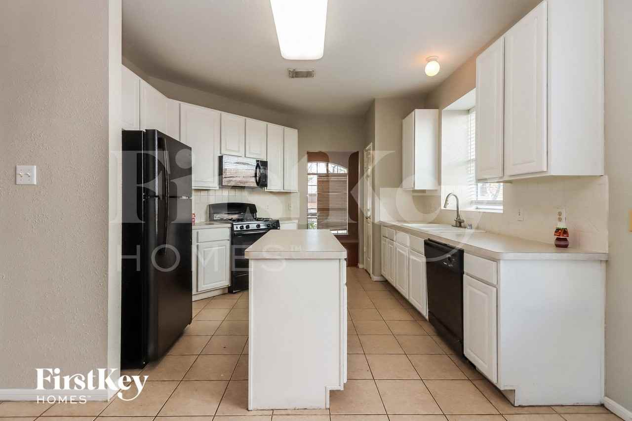 12831 Pheasant Lake Ct - Photo 6 of 15