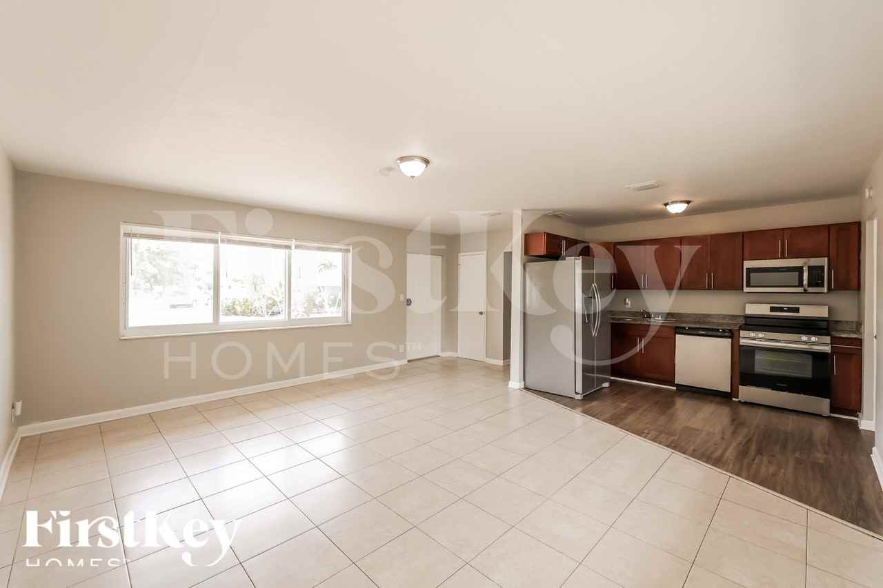 1236 Nw 18th St - Photo 5 of 16