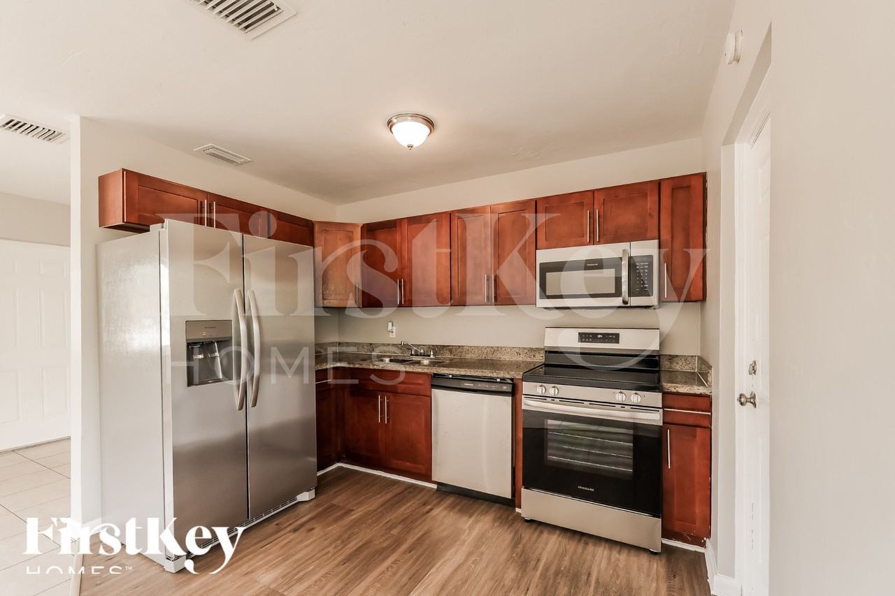 1236 Nw 18th St - Photo 7 of 16