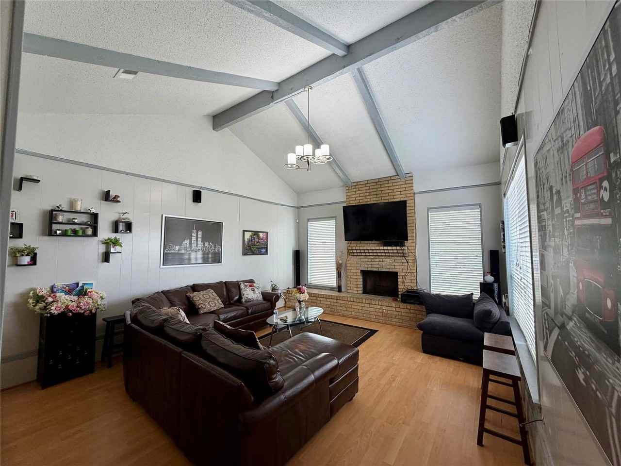 Chasehill Dr - Photo 3 of 8